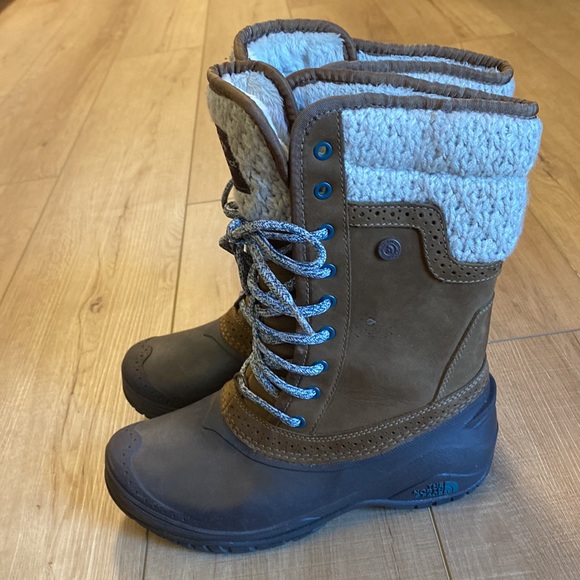 The North Face Shellista II winter boot. Womens size 6 - Picture 4 of 9